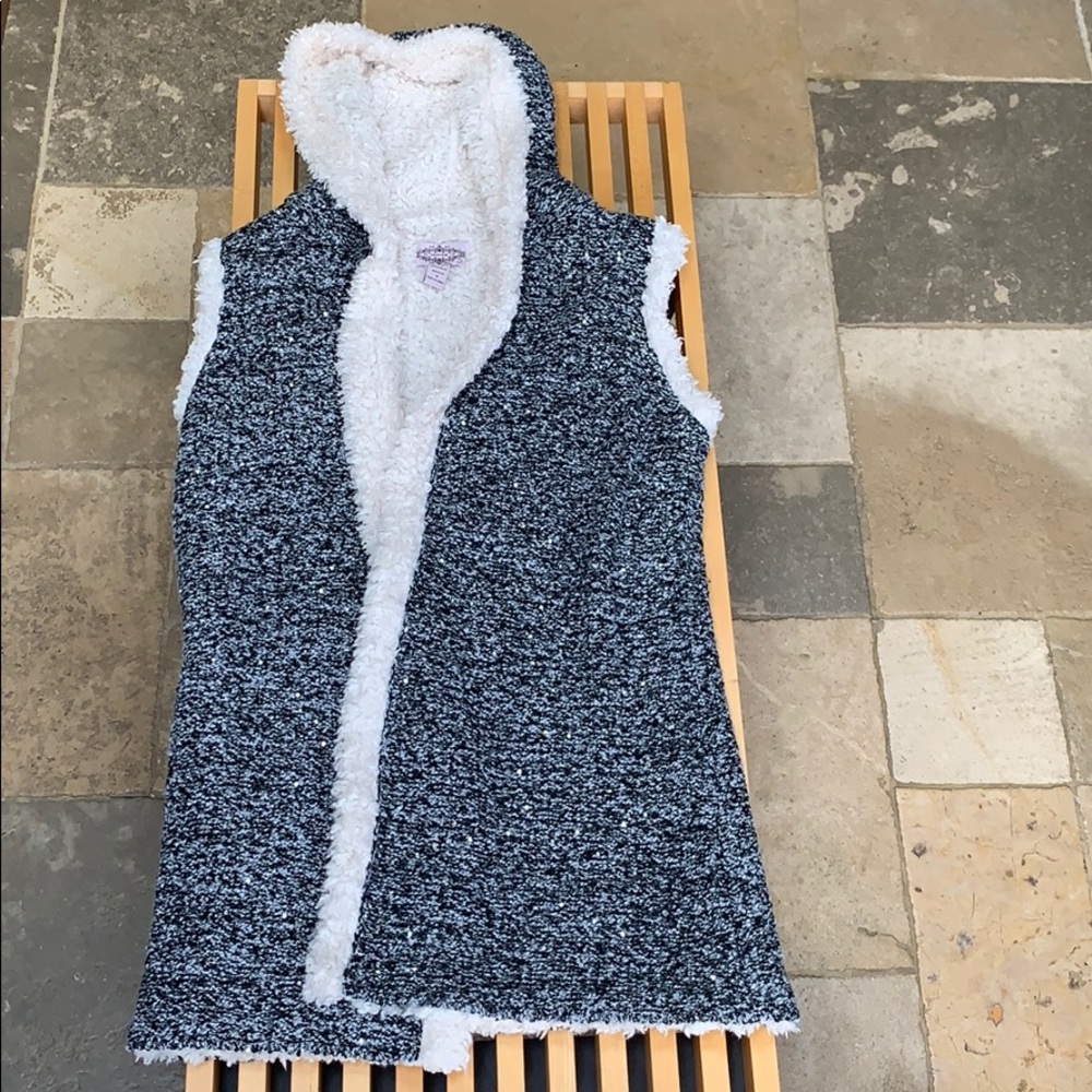 NWOT. Warm Outerwear. Sleeveless with Hood. Med.